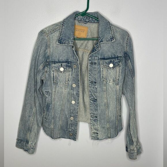 BLANK NYC Women’s Distressed Denim Jean Jacket sz small - Picture 2 of 4